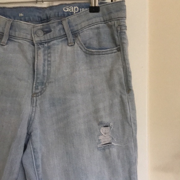 Gap light wash destroyed jeans - Picture 4 of 10